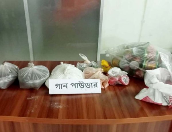 চাঁপাইনবাবগঞ্জে গানপাউডার ও বোমা তৈরির সরঞ্জাম উদ্ধার