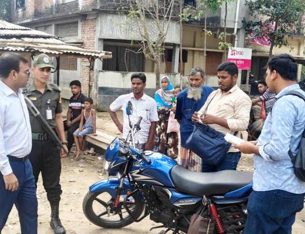 গোমস্তাপুরে ভ্রাম্যমান আদালতে ১১ মোটরসাইকেল চালককে জরিমানা