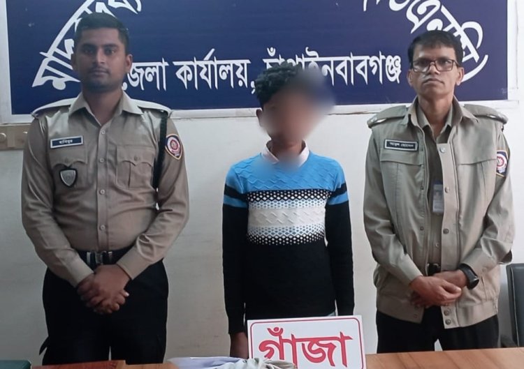 চাঁপাইনবাবগঞ্জে গাঁজাসহ শিশু গ্রেফতার