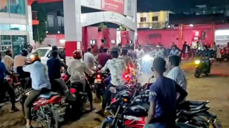 বুড়িচংয়ে জ্বালানি তেলের তীব্র সংকট,পেট্রোল পাম্পে দীর্ঘ সারি