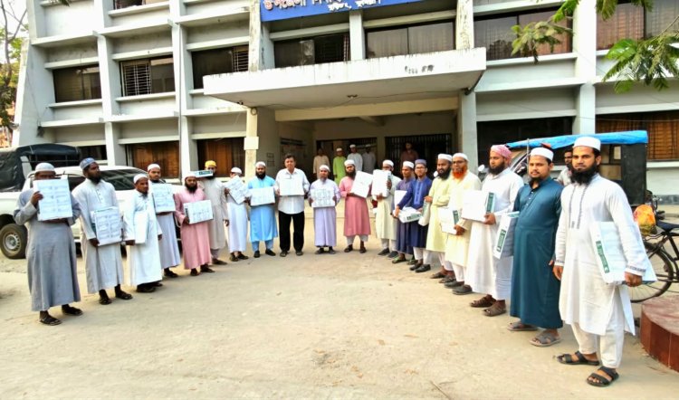 বুড়িচংয়ে ২১টি মাদ্রাসা ও এতিমখানায় সৌদি আরবের উপহার খেজুর বিতরণ 