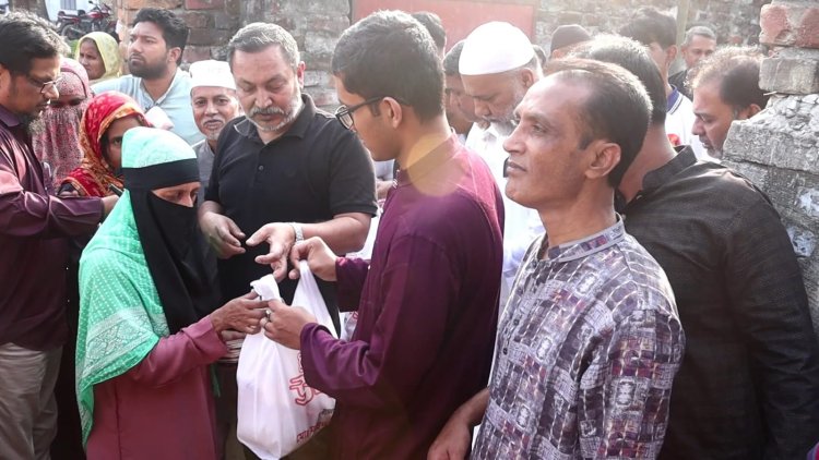 নওগাঁয় তুহিনের উদ্যোগে অসহায়দরে মাঝে নগদ র্অথ ও ঈদ সামগ্রী বিতরণ