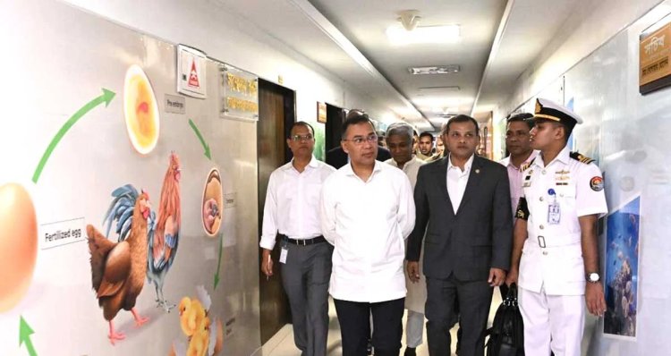 সচিবালয়ের বিভিন্ন দপ্তরে প্রধানমন্ত্রীর আকস্মিক পরিদর্শন