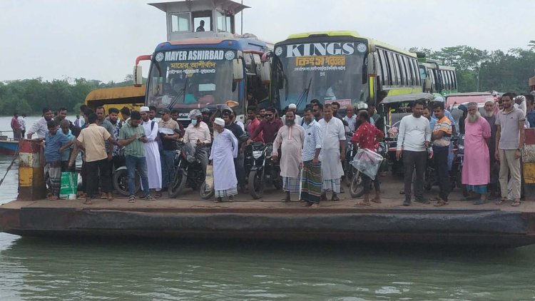 সরেজমিনে ফেরির ভয়াবহ চিত্র,নিরাপত্তা ব্যবস্থার বেহাল দশা