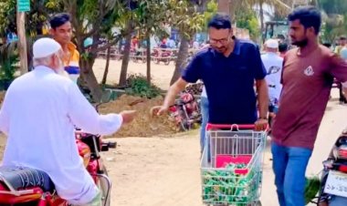 সাপাহারে তেলের দীর্ঘ লাইনে তৃষ্ণার্তদের মাঝে পাম্প কর্তৃপক্ষের সরবত ও শুকনা খাবার বিতরণ