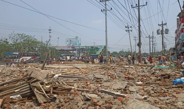 বুড়িচংয়ে মহাসড়কের পাশে ৪ শতাধিক অবৈধ স্থাপনা উচ্ছেদ 