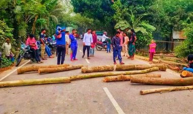 তেল না পেয়ে সড়ক অবরোধ,দুই ঘন্টা পর যান চলাচল স্বাভাবিক