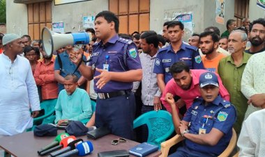 নওগাঁয় ৪ হত্যাকান্ডে গ্রামবাসীর সাথে পুলিশের মতবিনিময়