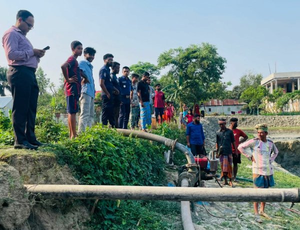 বুড়িচংয়ে অবৈধ মাটি কাটায় ড্রেজার ও পাইপ বিনষ্ট