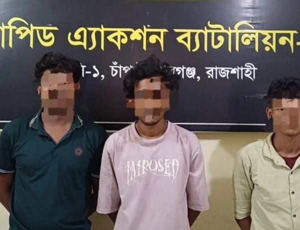 চাঁপাইনবাবগঞ্জে বিপুল পরিমাণ গাঁজাসহ তিনজন আটক