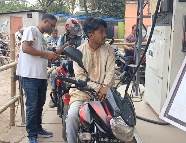 নওগাঁয় কালোবাজারি ঠেকাতে ফুয়েল অ্যাপের মাধ্যমে জ্বালানি তেল বিক্রি শুরু