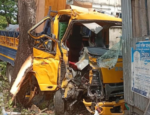 দুমকীতে ভয়াবহ সড়ক দুর্ঘটনায় একজন নিহত