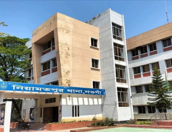 নিয়ামতপুরে কলেজ ছাত্রের ঝুলন্ত লাশ উদ্ধার 