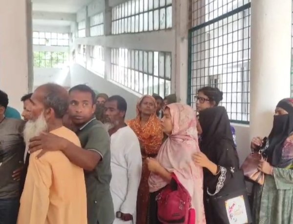 মাগুরায় বাস চাপায় প্রবাসীর স্ত্রী নিহত 