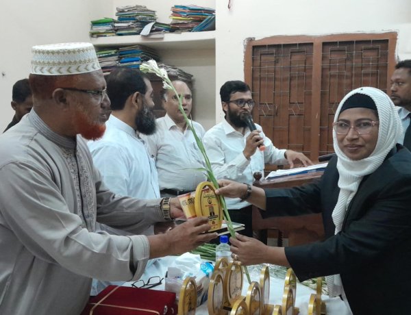 নওগাঁয় নবীন আইনজীবীদের সংবর্ধনা 