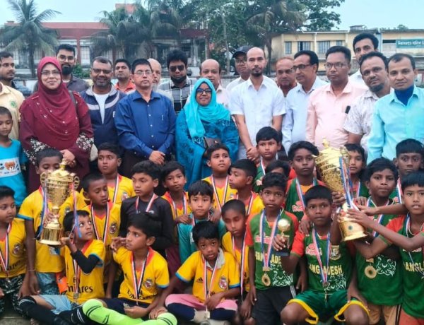 নিয়ামতপুরে প্রাথমিক বিদ্যালয় গোল্ডকাপ ফুটবল টুর্নামেন্টের ফাইনাল