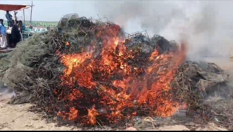 নাসিরনগরে ১০ লক্ষ টাকার অবৈধ রিং ও কারেন্ট জাল পুরিয়ে বিনষ্ট 