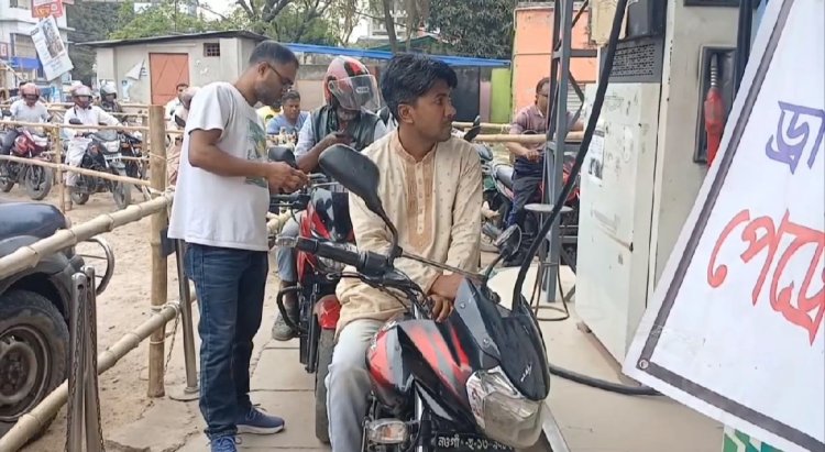 নওগাঁয় কালোবাজারি ঠেকাতে ফুয়েল অ্যাপের মাধ্যমে জ্বালানি তেল বিক্রি শুরু