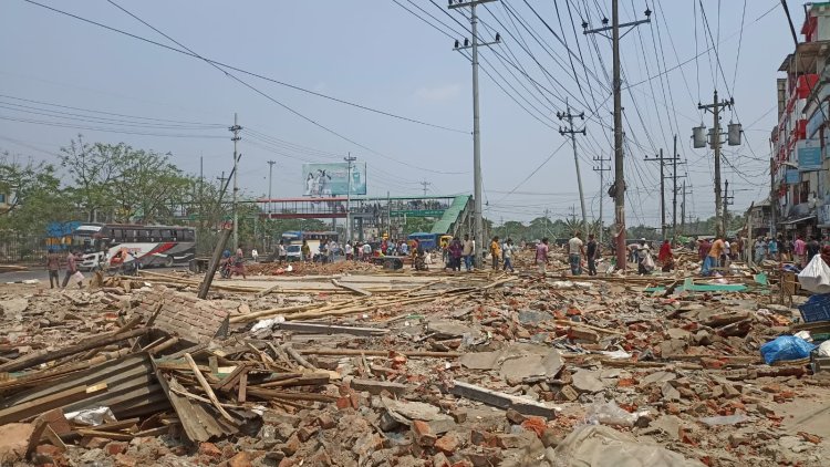 বুড়িচংয়ে মহাসড়কের পাশে ৪ শতাধিক অবৈধ স্থাপনা উচ্ছেদ 