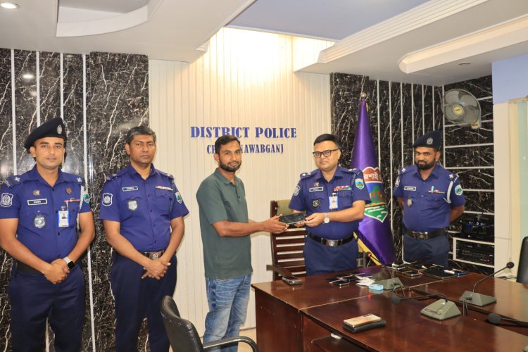 হারিয়ে যাওয়া ফোন উদ্ধার করে মালিকদের নিকট হস্তান্তর