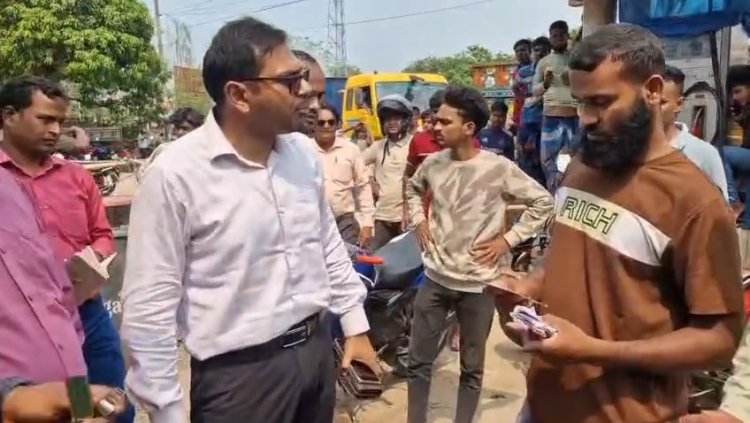 চাঁপাইনবাবগঞ্জে অ্যাপভিত্তিক তেল বিক্রির প্রথম দিনেই নিয়ম ভঙ্গের দায়ে দুই চালকের শাস্তি