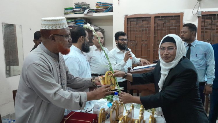 নওগাঁয় নবীন আইনজীবীদের সংবর্ধনা 