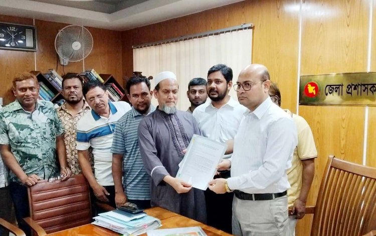 চাঁপাইনবাবগঞ্জের মহানন্দা সেতুর টোল ফ্রি করার দাবিতে স্মারকলিপি