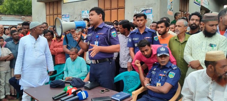 নওগাঁয় ৪ হত্যাকান্ডে গ্রামবাসীর সাথে পুলিশের মতবিনিময়
