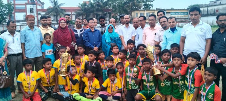 নিয়ামতপুরে প্রাথমিক বিদ্যালয় গোল্ডকাপ ফুটবল টুর্নামেন্টের ফাইনাল