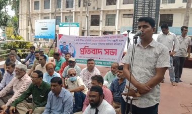 চাঁপাইনবাবগঞ্জে দুই সাংবাদিকের হামলার প্রতিবাদ ও হামলাকারীদের গ্রেফতারের দাবিতে প্রতিবাদ সভা 
