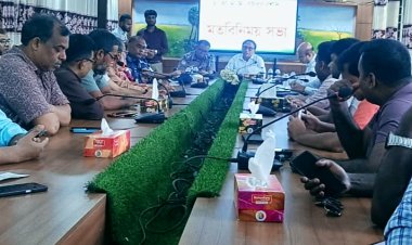 নাচোলে সাংবাদিকদের সাথে বিভাগীয় কমিশনারের মতবিনিময় সভা