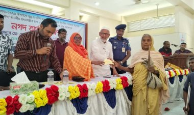 নিয়ামতপুরে ঈদুল আজহা উপলক্ষে নগদ অর্থ বিতরণ