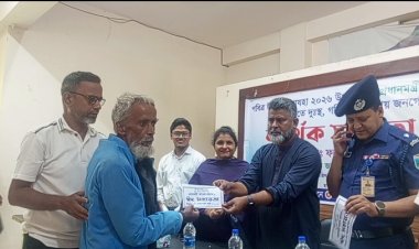 নওগাঁয় প্রধানমন্ত্রীর ত্রাণ তহবিল থেকে ৯৯৫ জন পেল আর্থিক সহায়তা