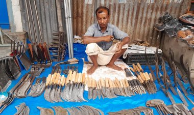 ঈদকে সামনে রেখে ব্যাস্ত কামার পল্লীরা