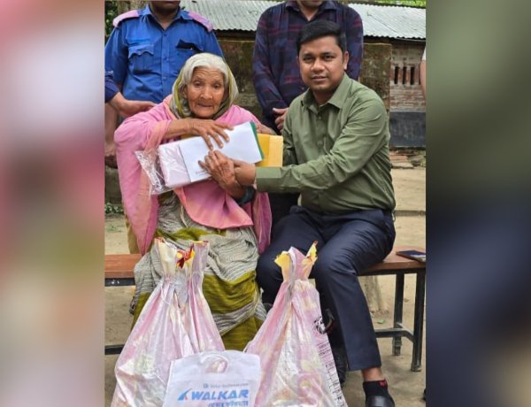 শিবগঞ্জে অবহেলিত রংফুল বেগমের পাশে উপজেলা প্রশাসন