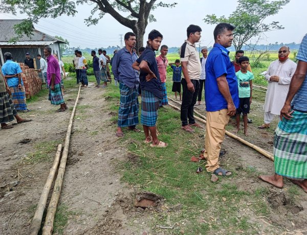 সংবাদ প্রকাশের পরদিনই বুড়িচংয়ে অবৈধ পশুর হাটে প্রশাসনের অভিযান