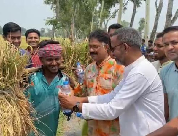 বদলগাছীতে বৃক্ষরোপণ কর্মসূচি ও খাবার-স্যালাইন বিতরণ