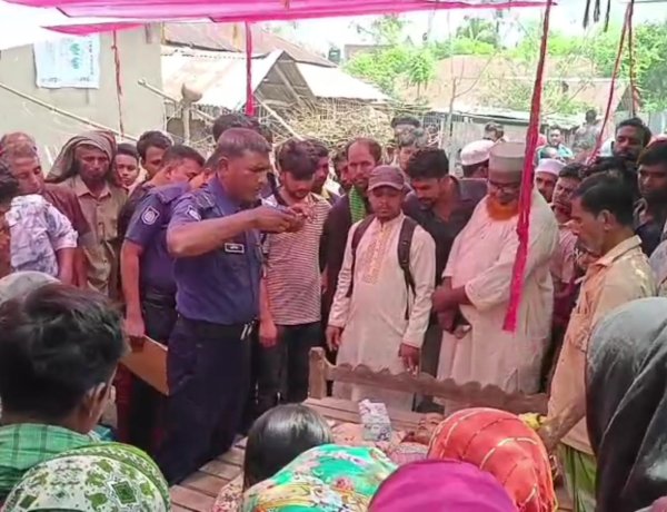 চুয়াডাঙ্গায় রাস্তা পারাপারের সময় মায়ের সামনে প্রাণ গেলো সন্তানের
