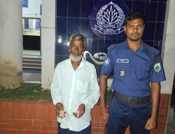 নিয়ামতপুরে মাদকসহ একজন গ্রেফতার 