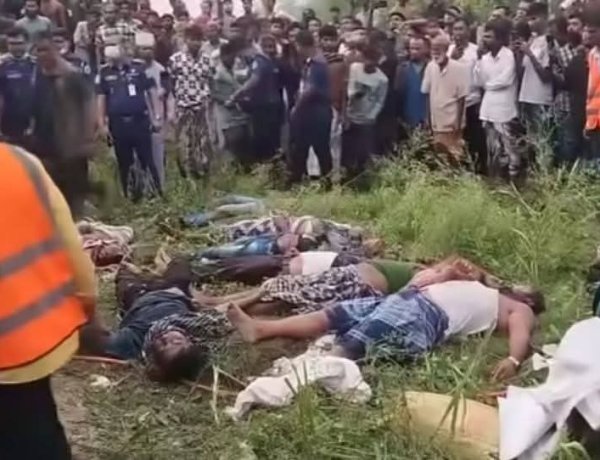 টাঙ্গাইলে রডবোঝাই ট্রাক উল্টে নিহত ১৫ জনের নওগাঁর ১৩ জন