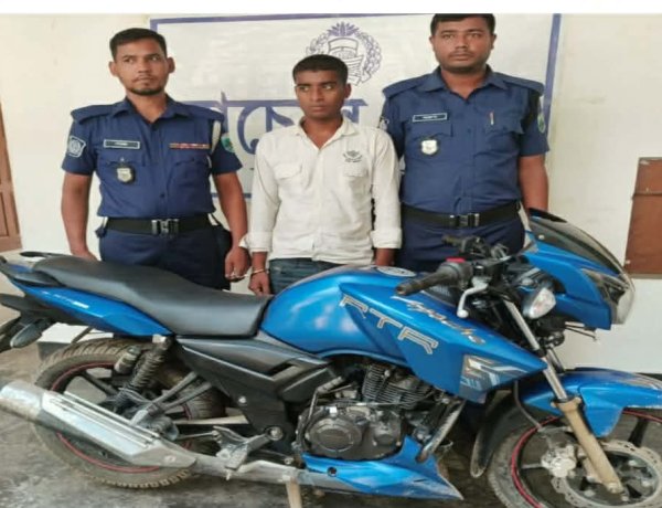 নাচোলে মোটরসাইকেল চুরির ঘটনায় গ্রেফতার-১, চোরাই গাড়ি উদ্ধার