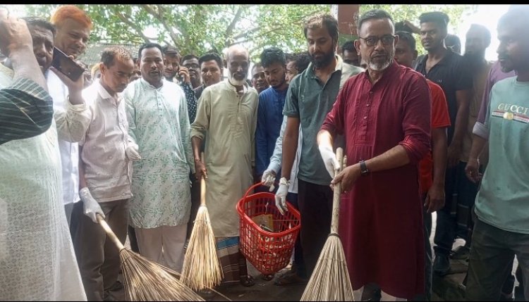 নওগাঁয় ছাত্রদলের উদ্যোগে পরিষ্কার-পরিচ্ছন্নতা কর্মসূচি