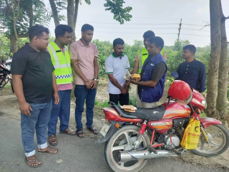 নিয়ামতপুরে হেরোইনসহ দুই মাদক কারবারি গ্রেফতার