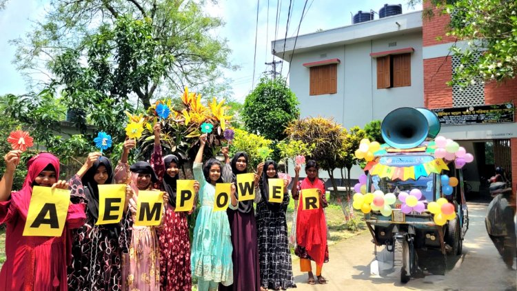 চাঁপাইনবাবগঞ্জে কিশোর কিশোরীদের স্বাস্থ্যসেবা গ্রহণ ও অধিকার রক্ষায় বর্ণাঢ্য প্রচার অভিযান