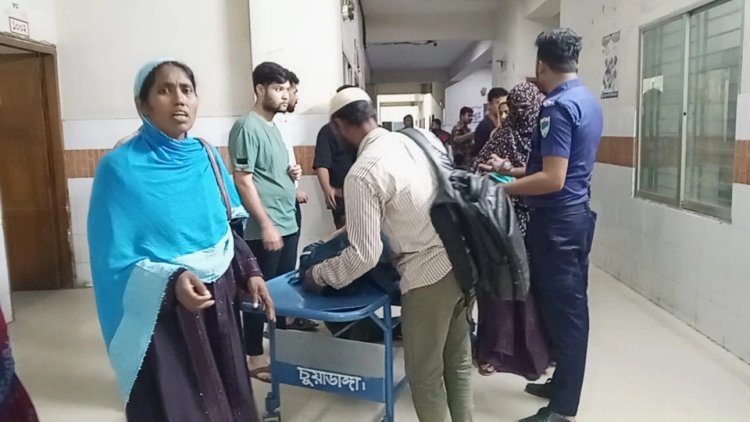 চুয়াডাঙ্গায় মোটরসাইকেল থেকে ছিটকে পড়ে কলেজছাত্রীর মৃত্যু