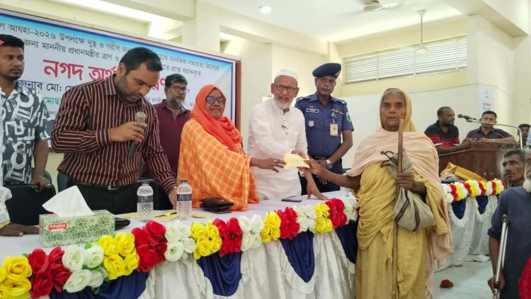 নিয়ামতপুরে ঈদুল আজহা উপলক্ষে নগদ অর্থ বিতরণ