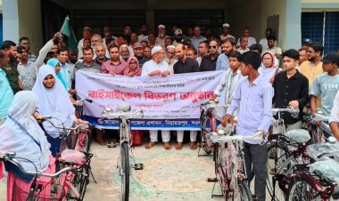 নিয়ামতপুরে শিক্ষার্থীদের মাঝে সাইকেল,নগদ অর্থ ও পুরস্কার বিতরণ