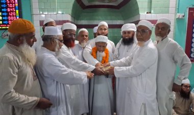 চাঁপাইনবাবগঞ্জে ৫০ বছরের খেদমতের পর বিদায়,সম্মাননায় সিক্ত মুয়াজ্জিন