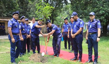 চাঁপাইনবাবগঞ্জ পুলিশের  বৃক্ষরোপণ কর্মসূচি
