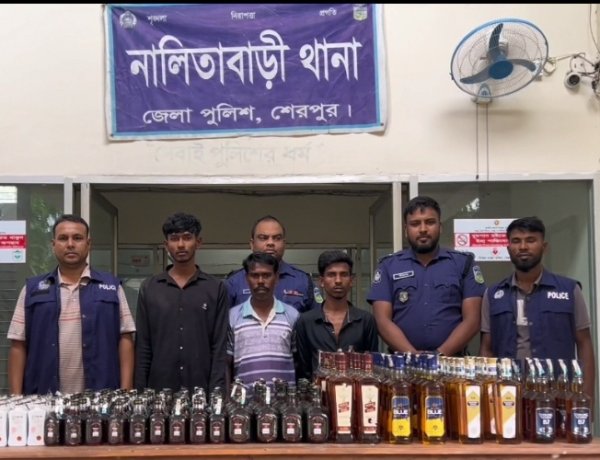 শেরপুরে পিকাপ ভর্তি ভারতীয় মদসহ আটক-৩